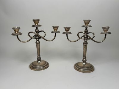 paire de candélabres anciens en métal argenté