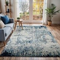 le tapis se trouve sur le parquet du salon