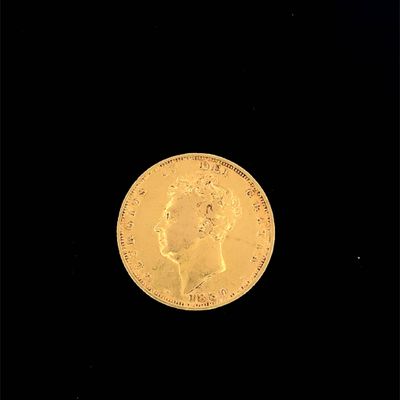 une image représentant une pièce d'or posée sur une surface noire