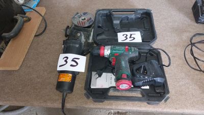 une photo d'une perceuse filaire dans son étui