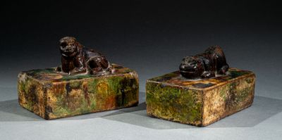 paire de figurines en bronze représentant un lion et son lionceau