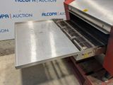 a conveyor belt with a conveyor belt attached to it