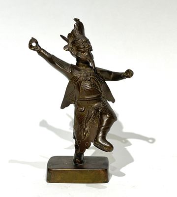 CAMBODGE (Asie du Sud-Est). Sujet en bronze patiné figurant …