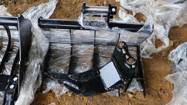 Râteau 500mm + dent ripper pour mini-pelle 1T, axes 25mm, largeur...