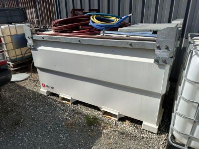 a large container with a hose on top of it