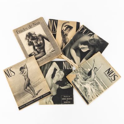 six magazines « Vintage Nudes » et « Nus » posés sur une surface blanche