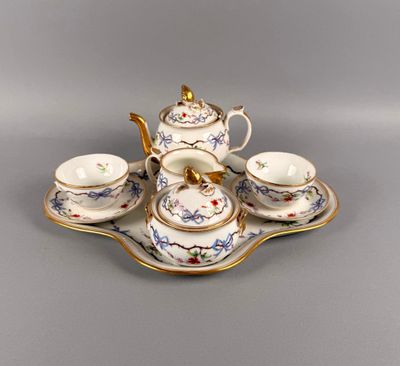 Déjeuners en porcelaine à décor de branches fleuries et de r… - Photo 1