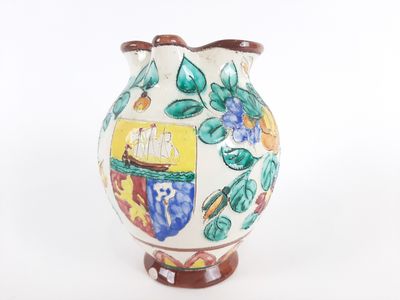 un vase sur lequel est représentée une ville