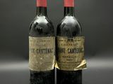 deux bouteilles de vin posées l'une à côté de l'autre sur une table