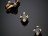 une paire de boucles d'oreilles en diamant noir et blanc et une bague en or