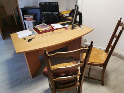 Bureau bois . 2 petits meubles bois.