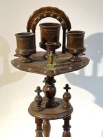 Nécessaire de fumeur tripode en noyer mouluré et teinté. (photo 2)