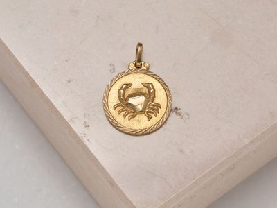 Pendentif en or jaune 18k 750 millièmes présentant le signe …