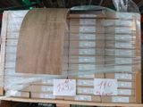 de nombreuses caisses en bois sur une palette