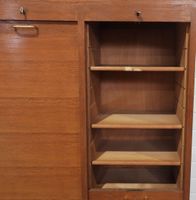 Classeur en bois à deux rideaux découvrant diverses niches e… (photo 3)