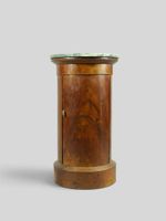 Somno placage d'acajou de style Empire ouvrant par une porte…