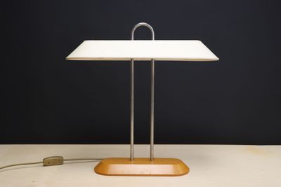 Lampe de salon moderne. H. :46 cm.