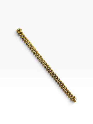 un bracelet à chaîne en or avec un fermoir sur fond blanc