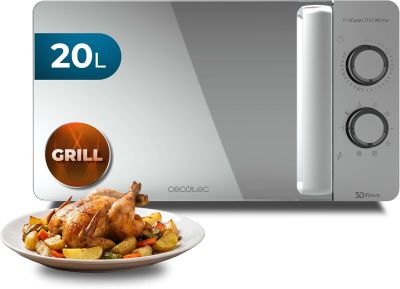 une assiette de nourriture posée devant un micro-ondes