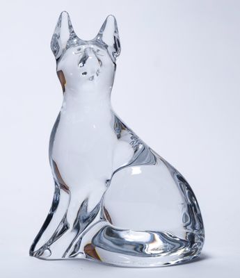 DAUM, une statuette en cristal représentant un berger allema…