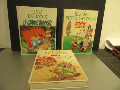 deux livres posés l'un à côté de l'autre sur une table