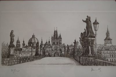dessin représentant une vue de la ville depuis un pont, avec une statue au premier plan