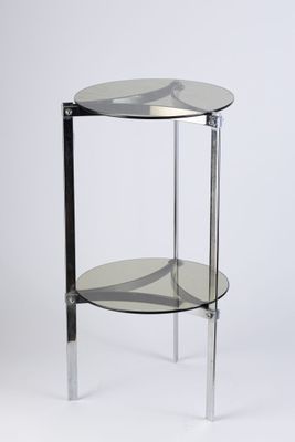 TRAVAIL 1970 Table d'appoint ronde tripode en métal chromé, …