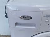 a white washer and dryer sitting next to each other