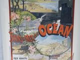 une vieille affiche représentant un train sur des rails au milieu de l'océan