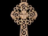 l'image d'une croix argentée sur fond noir