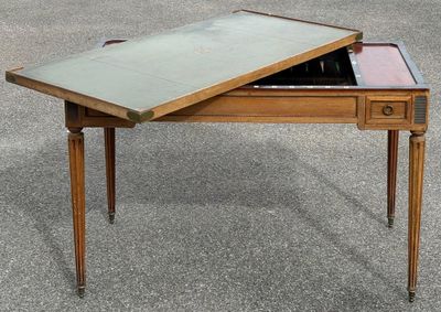 une image représentant un petit bureau muni d'un tiroir en dessous