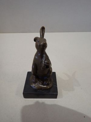 MILO (XX). "Lapine debout". Epreuve en bronze à patine brune…