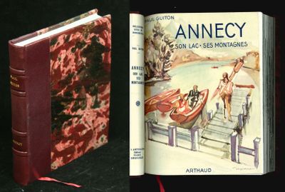 deux livres posés l'un à côté de l'autre sur une table