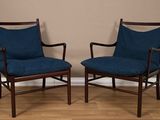 paire de fauteuils de salon danois du milieu du siècle, avec des coussins rembourrés bleus