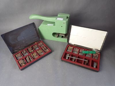 trois types d'agrafeuses différents dans un coffret