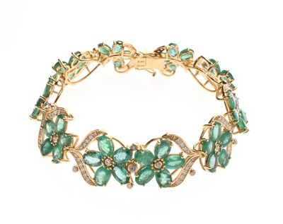 BRACELET en or jaune 750 °/°° ornée d'émeraudes de forme ova…
