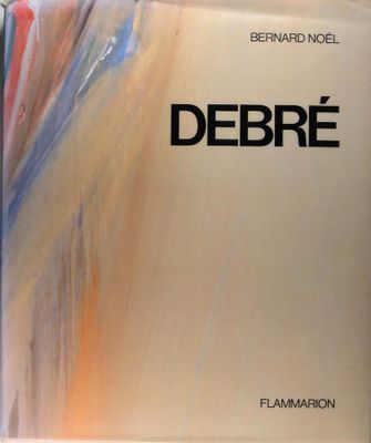 un livre posé sur une table