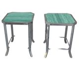 paire de tables d'appoint vintage en métal et bois, avec des plateaux verts