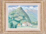 un tableau représentant une maison sur une colline, avec des montagnes en arrière-plan