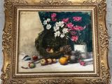 une photo d'un tableau représentant des fleurs et des fruits posés sur une table