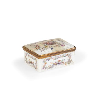 TabatiÈRE EN Porcelaine Polychrome, Probablement DE Fabricat…