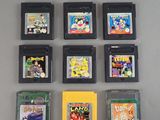 il y a plein de jeux Nintendo sur la table