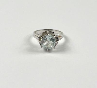 Bague en or blanc 750 millièmes, sertie d'une aigue-marine d… - Photo 1