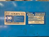 une image représentant une boîte bleue sur laquelle figure une étiquette portant l'inscription « acmex »