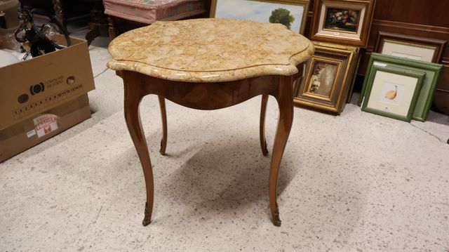 Table basse de manufacture moderne piètement galbé, plateau marbr...