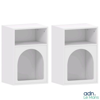 deux étagères blanches avec des portes et une étagère dont la porte est ouverte