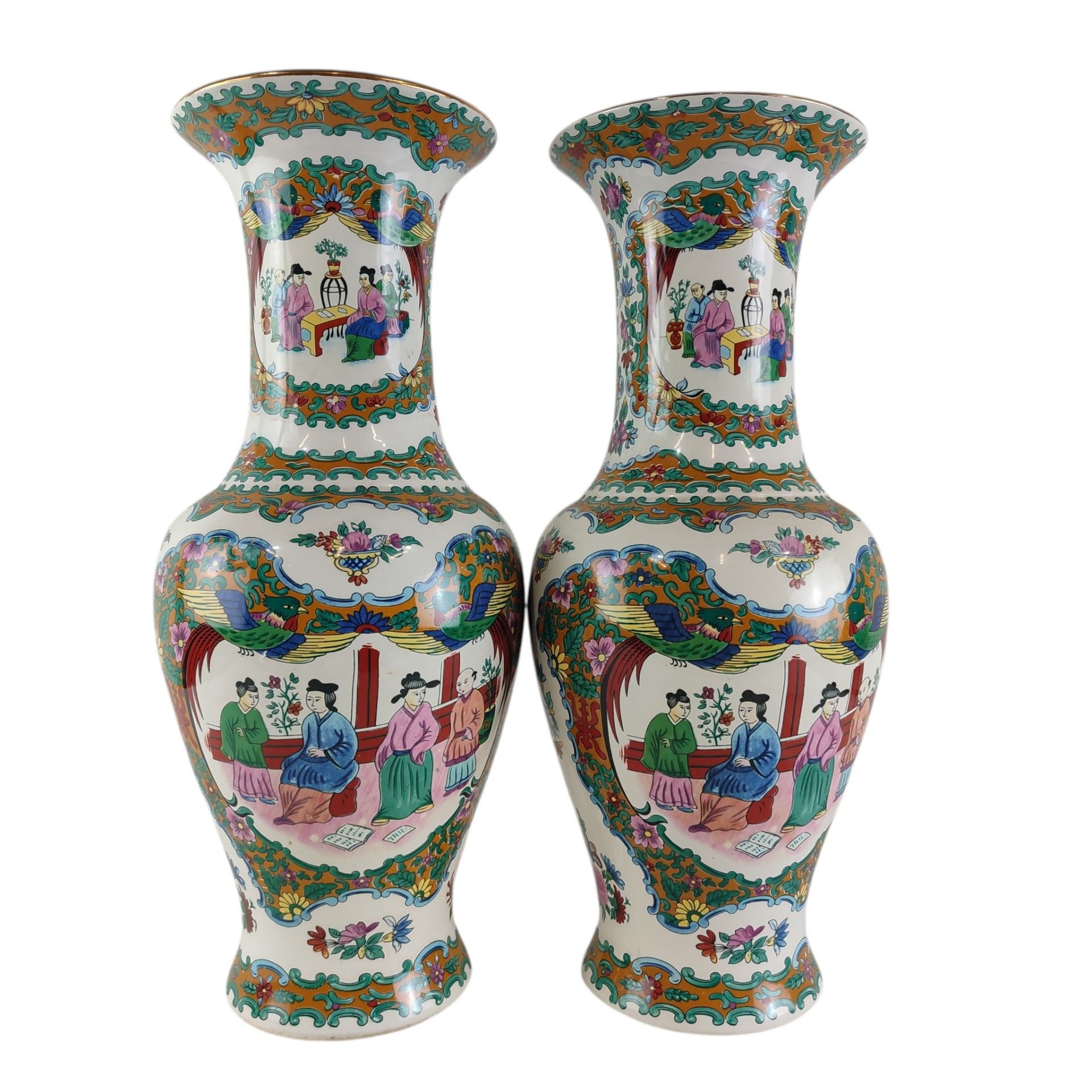 Paire de vases en porcelaine de Chine. Époque XXeme.