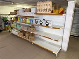 Nombre d'étagères contenant des boîtes dans un magasin