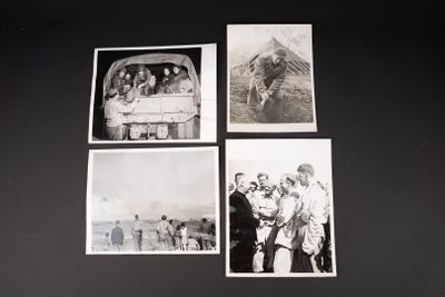 Photos de presse US. Comprenant une photos en noir et blanc,…