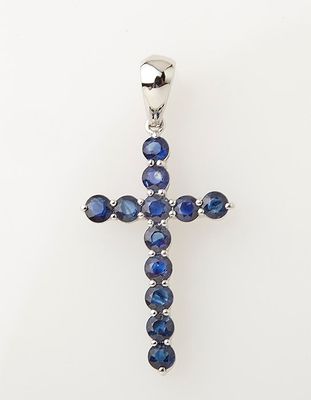 Croix en platine 2g45 ornée de saphirs calibrant 1.